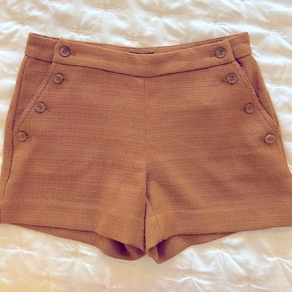Banana Republic 4inch Shorts - Picture 1 of 5
